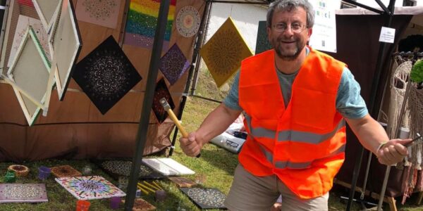 Dobrovolníci na zámku Lnáře, v parku pod Zelenou horou, na pyramidě v Bosně