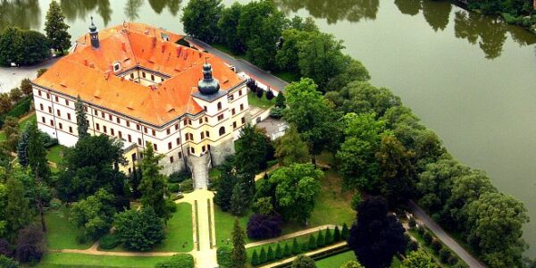 Zámek Lnáře - Vítání jara v zahradě, na nádvoří, v interiérech + kulturní program, trhy